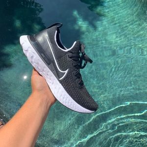 Nike infinity react black